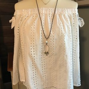 Off shoulder white 3/4 sleeve top